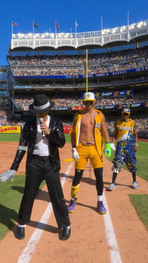 Too smooth with the moves😮‍💨

#savannahbananas #mjthemusical #michaeljackson #bananaball #broadway