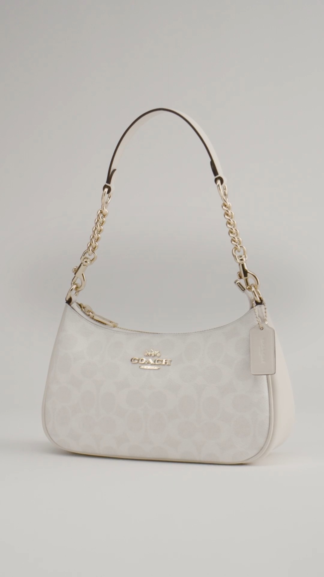 The art of the going out bag, featuring The Teri.

Coach handbags offer versatile aesthetics that blend heritage quality with modern elements, perfect for any plans on and off campus.

The Teri Bag serves as a put-together statement piece that helps you stand out and feel more confident when going out.

The bag’s versatility can take you from a library study session to a crowded restaurant without losing its luxury appeal.

Secure your first real fashion investment with a bag that ensures you look effortlessly put-together for every social encounter.

A Coach bag isn't just an accessory; it's the defining key item that completes your outfit and gives you that boost of confidence.

#CoachOutlet #CollegeFashion #GoingOutLook #StatementPieces #EverydayLuxury