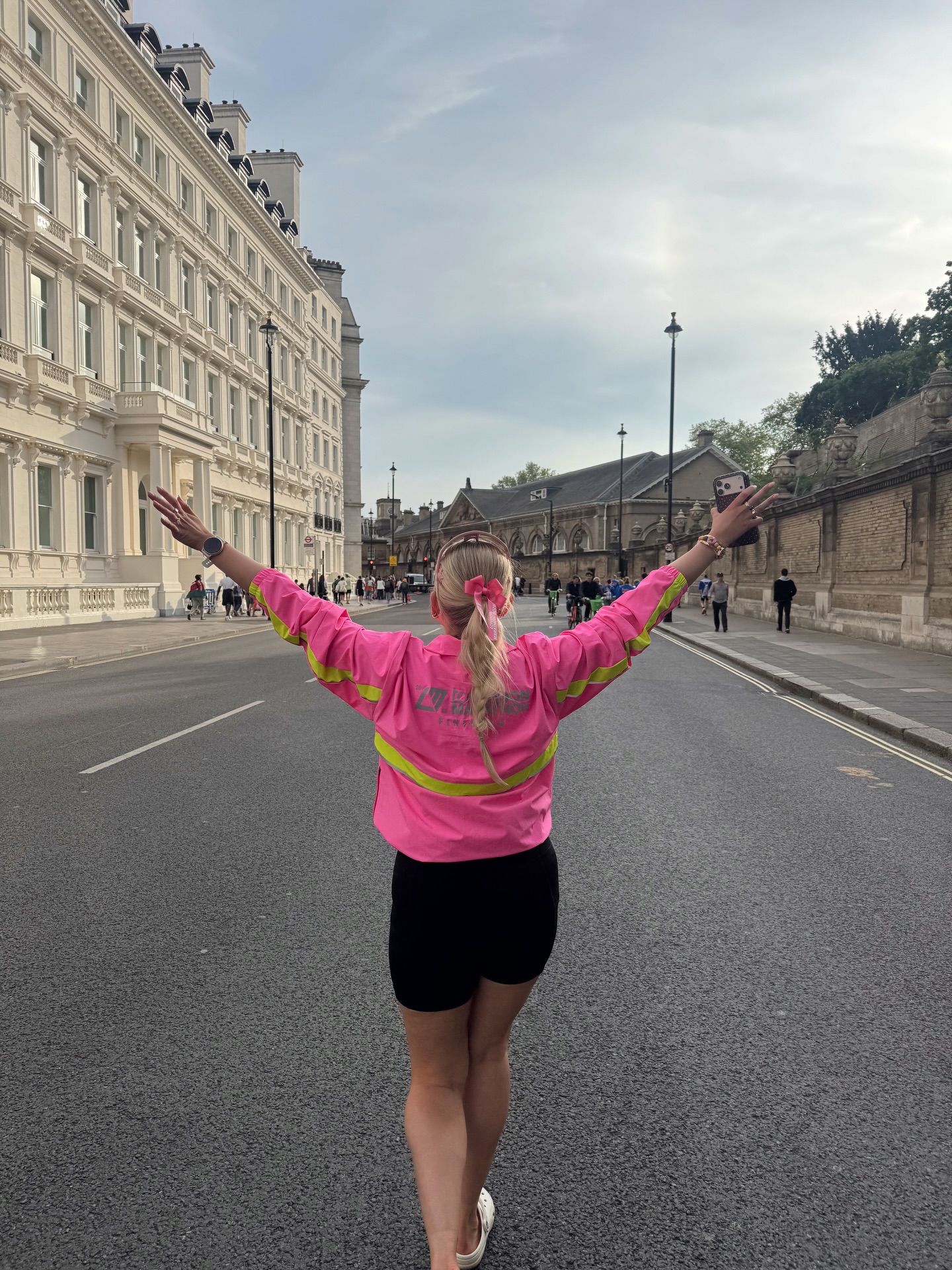 A big old London Marathon recap 🏃🏼‍♀️
1. En route to the bar to celebrate 🍾 
2. Strava time was 5h19 for LONGER than a marathon 😅 chip time was 5:27 🏃🏼‍♀️ 
3. Tower Bridge baby!!!! Time of my life on here 
4. Loved having my Mumma on my top 💗 
5. £11,000 raised for @breastcancernow - speechless 😮 
6. my mantra 💭
7. got the same medal as a sub 2 hour world record holder 🏅
8. the best support team ever ❤️ 
9. mid run posing 👱🏼‍♀️ 
10 & 11. working the cameras en route, you could not wipe that smile off my face 😁 
12. the signs at London Mara are just too good 
13. 26.2 miles ran and I’m still dancing 🕺
14&15. more supportive pals 🫶🏼 
16. mile 13 having the best time 
17. just a few of my runs from training block - never under estimate the training 😅 
18&19. my internet besties being my greatest support network, will cherish these messages and all the others I got forever, truly so grateful ❤️ 
20. time for a margaritaaaaa to celebrate 🍸