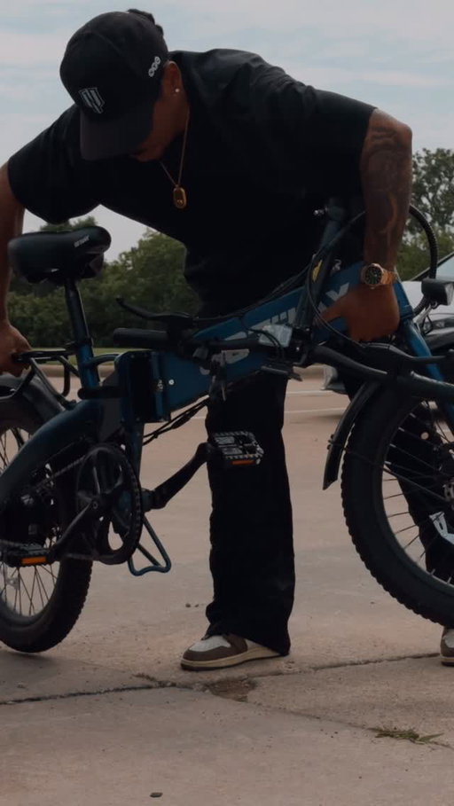 Compact fold. Quick setup. Smooth ride.
The GoTrax E-Fold makes every trip easier ⚡️