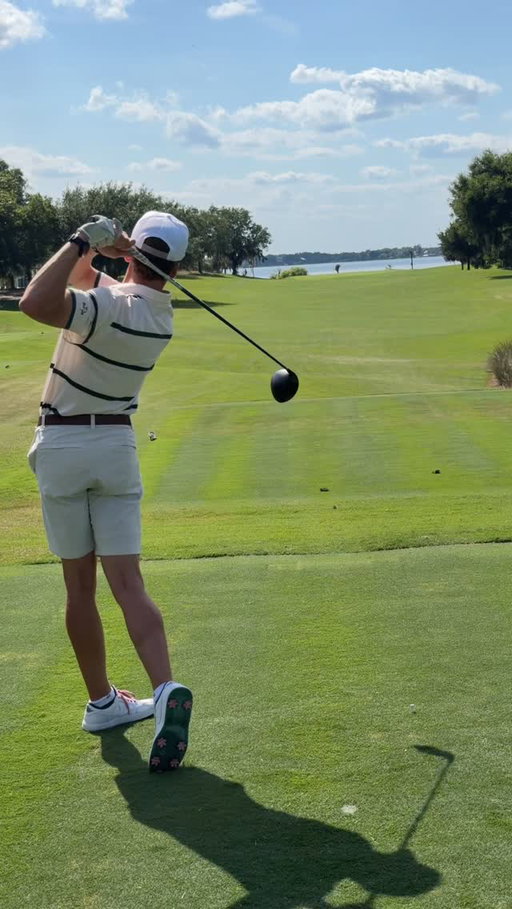 Putting the @cobragolf clubs to use 🐧⛳️

#CC59