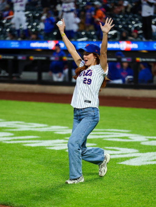 First pitch from @whitleavitt 🤩