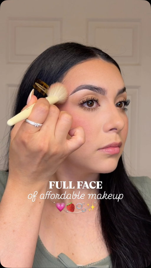 Full face of affordable makeup faves 💗✨If you want a link with product details sent to you in a dm just drop a “put me on” in the comments 🫶🏼🫶🏼
.
#makeuptutorial #makeup #beauty #drugstoremakeup #affordablemakeup