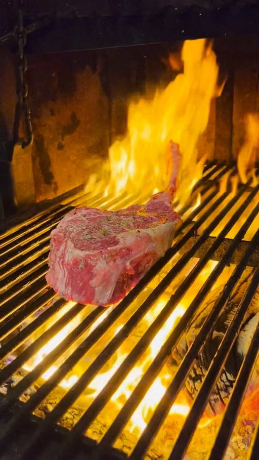 🔥 STEAK EXPERIENCES IN PALM SPRINGS 🥩🔥✨
🔥 AND ONE OF THE BEST STEAKS YOU CAN TRY AT KAISER GRILLE

🌴 California Tour — Series 210
📍 205 S Palm Canyon Dr, Palm Springs, CA 92262

👉 Follow: @nika_usai (1.3M) · @kaisergrille

Some dishes are dinner.
Others are the whole event. ✨

This is one of them — and one of the best signature dishes at Kaiser Grille.

At Kaiser Grille, the Wagyu Tomahawk Rib Chop is exactly that — dramatic, oak-fire grilled, and carved tableside for two.

—

📜 THE STORY
Kaiser Grille has been a Palm Springs landmark since 1992, known for USDA Prime steaks, wood-fire cooking, and a classic downtown dining atmosphere.

This Wagyu Tomahawk Rib Chop is one of their best and most iconic steaks — bigger, richer, and built for a real occasion.

—

🥩 WHAT MAKES THIS CUT SPECIAL
🔥 Sanchoku 100% purebred Australian Wagyu — Australia’s highest grade
🔪 Aged 45 days and butchered in-house for deeper flavor and tenderness
🌳 Oak-fire grilled, then sliced and served tableside for two
🍷 Served with two classic sauces: béarnaise and Madagascar green peppercorn au poivre

This is not just a steak — it’s one of the best steak experiences at Kaiser Grille.
The kind of dish that doesn’t just arrive at the table — it makes an entrance.

—

🔥 WHAT COMES WITH IT
🥔 Butter-whipped potatoes
🥬 Wood-grilled asparagus
🥕 Turmeric-, honey-, and orange-glazed organic baby carrots
🥩 A 36–38 oz cut made to share, celebrate, and slow the whole night down

Everything around it is designed to support the star of the table — not compete with it.
Because this is one of the best dishes on the menu.

—

Follow @nika_usai and @kaisergrille

#WagyuTomahawk #PalmSpringsSteakhouse #BestSteak #BestTomahawk #VisitPalmSprings