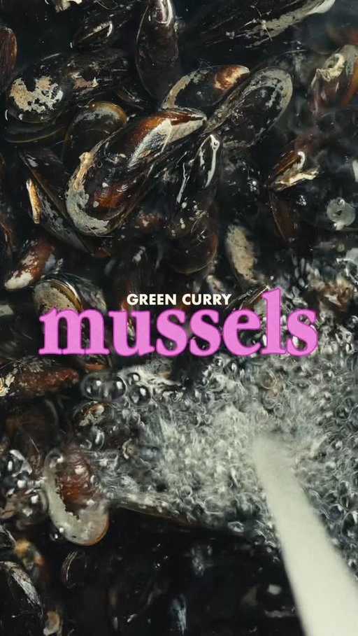 GREEN CURRY MUSSELS

Mussels
Lemongrass
Galangal
Shallot
Garlic
Green chili
Thai basil
Shrimp paste
Coriander seeds
Cumin seeds
White pepper
Oil
Coconut milk
Palm sugar
Fish sauce
Lime leaf
Lime
