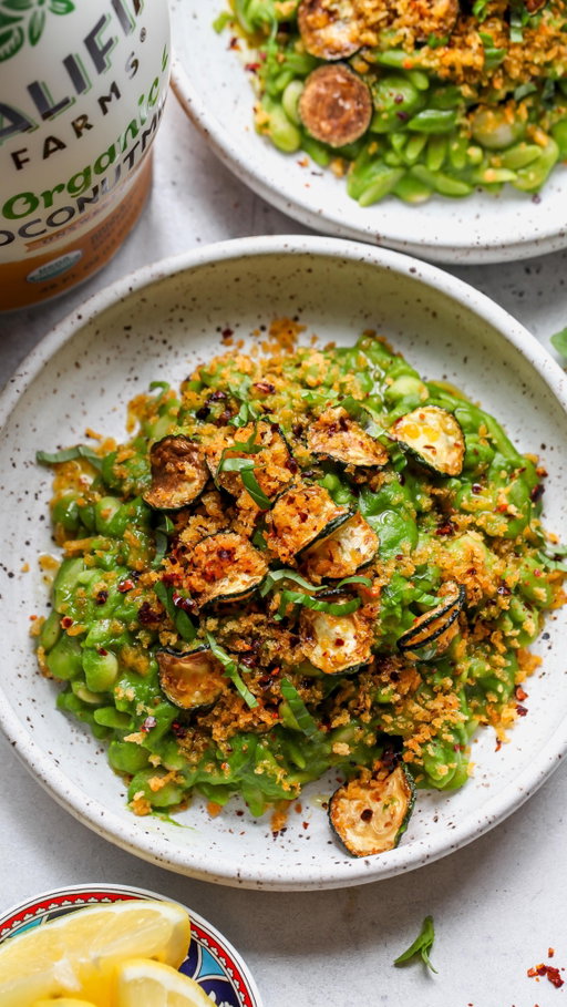 Green Goddess Butter Bean Orzo with Lemon-Aleppo Panko. When I’m craving something ultra-comforting (because butter beans = nature’s gnocchi) but also deeply nourishing, this is the kind of spring dish I turn to. Fiber-rich, protein-packed, and super creamy yet completely plant-based thanks to @califiafarms Organic Coconutmilk. 

The vibrant blend of spring greens, herbs, and miso create a bright green sauce with layers of complexity that transforms beans and grains into something truly crave-worthy. #califiapartner

Here’s what you need:
▢ 1 1/4 cup dry orzo pasta
▢ 2 Tbsp. extra-virgin olive oil
▢ 2 medium shallots (or 1 bunch spring onions)
▢ 1 medium (~6 ounce) zucchini
▢ 3 garlic cloves
▢ 4 packed cups fresh baby spinach
▢ 3/4 cup frozen green peas
▢ 1 packed cup fresh basil leaves
▢ 1 Tbsp. white miso paste
▢ 1 Tbsp. fresh lemon juice
▢ 1/2 cup Califia Farms Organic Coconutmilk
▢ 2 (15-oz.) cans butter beans

Lemon-Aleppo Panko Topping (Optional)
▢ 3 Tbsp. extra-virgin olive oil
▢ 1 tsp. Aleppo pepper
▢ 3/4 cup Panko breadcrumbs
▢ Zest of 1 lemon

for the FULL recipe, comment "Full recipe" below and i'll send it directly to your DMs!

You can also click the link in my bio for full access to ALL of my recipes!

#highfiber #plantbased #orzo #greengoddess