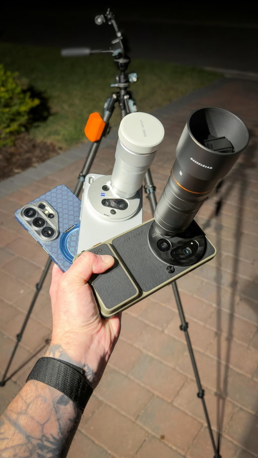Which phone took the best moon shot between the Vivo X300 Ultra vs Oppo Find X9 Ultra vs Galaxy S26 Ultra? 

Let me know if you want me to do a separate comparison without the telephoto extenders to make the comparison a little more even. 

#samsunggalaxy #vivox300series #oppofindx9series #moonshot #smartphonephotography