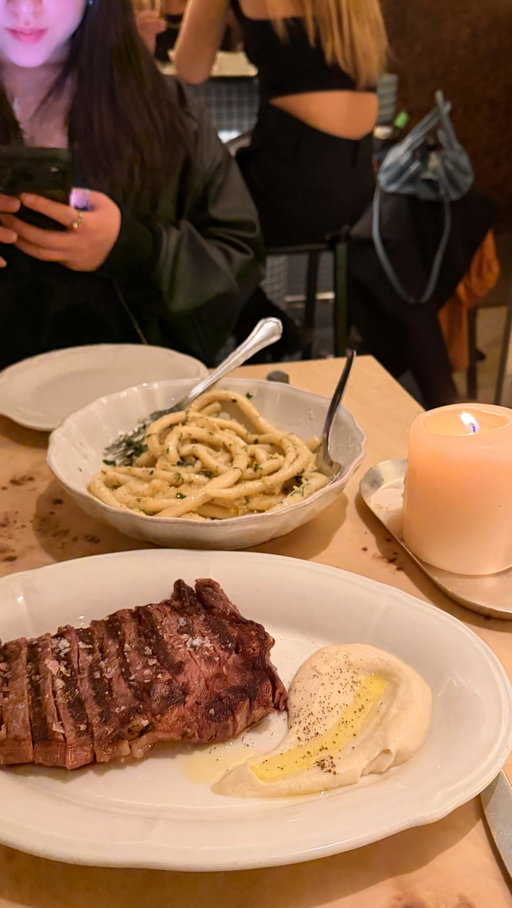 Ep. 2 of Madrid-maxing. Today we’re at a restaurant I’ve been wanting to try since day one of study abroad 💖

@norah.madrid #madrideats #madridmaxing #madrid #studyabroad #collegestudent