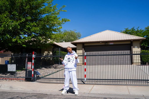 😤😤😤😤 went to Mr. White's house. 

Crazy experience being there yesterday.  Seein where they shot certain scenes, the street leading up to the house where so many shots took place.  Fuckin unreal.  Best tv show ever made.  Hands down. 🔥🔥🔥🔥🔥🔥🔥

📸 @bushmilll