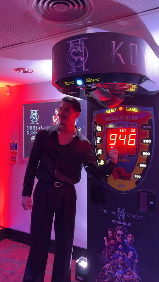When the training for MORTAL KOMBAT II pays off 👀 London welcomes Lewis Tan! 

#MortalKombatMovie