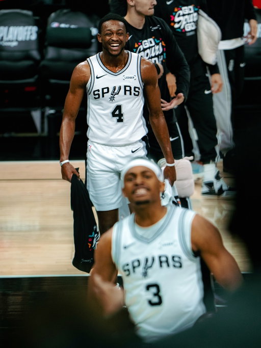 4 down, San Antonio 🤝