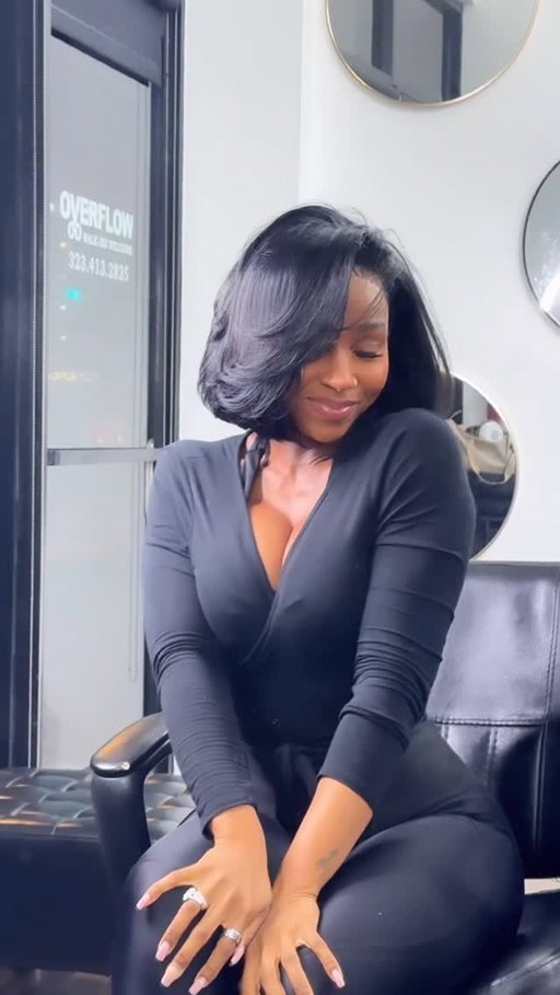 What should we call her? 😍… I’m obsessed!! 

Hair stylist 💇🏾‍♀️: @beamonthebrand 

#bobhairstyles #bobcut #haircut