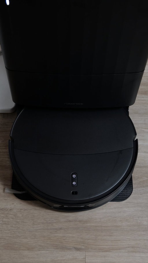 Keeping a space clean takes a lot of effort, which takes up a lot of time! What if there was a way to free up our hands and time — with the help of a one-stop cleaning companion? That is the Roborock Qrevo Edge 2, a robot mopping vacuum that is able to handle just about anything I might have on my floors without needing me, including when it needs to clean itself up for the next job. And that frees me up to get more things done around the house or for my work. Come see how the Roborock Qrevo Edge 2 reaches for more and frees up my time! 

#roborock #SmartHome @roborock