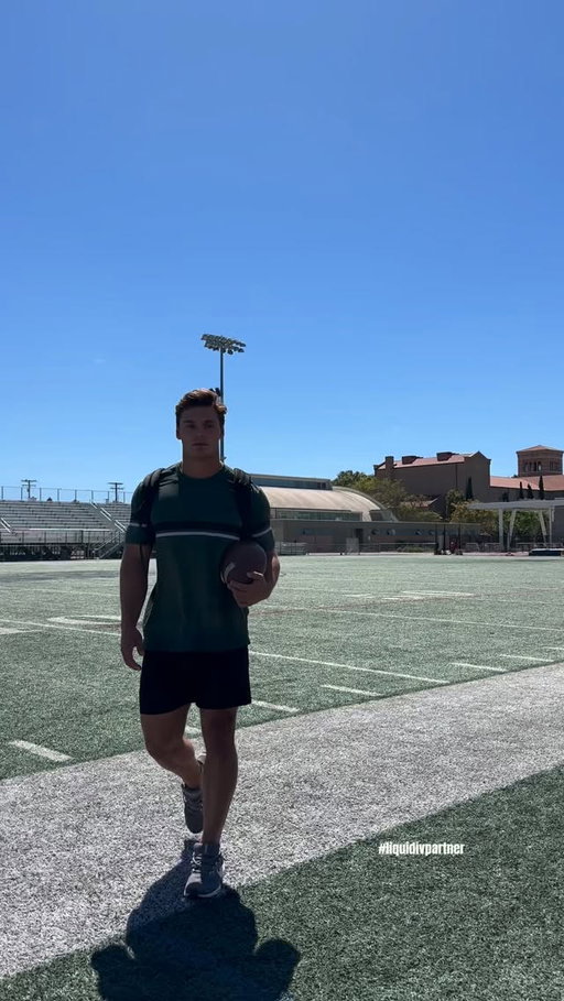 Come train with me.
Keeping hydration part of the routine every day.

#livhydration #livpartner #liquidivpartner @liquidiv