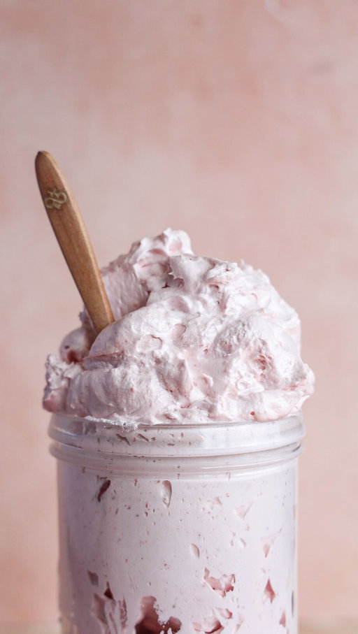 Wait till the end to see my fave way to use it! 🤭

You guys have been LOVING my regular marshmallow fluff and had a few requests for a strawberry flavor for summer! Add to pancakes, ice cream, matcha.. it’s honestly so good in so many ways (& so pretty 🥹)

Comment LINK & I’ll message you the recipe or you can click the link in my bio— it’ll take you there! 

All you need are 6 staple ingredients (& it’s refined sugar free, paleo, gluten free, all the things!!) SAVE to make & Let me know if you guys try!! 

Follow @danishealthyeats for more fun healthy recipes!

#marshmallowfluff #healthyrecipe #healthydessert #viral #trend