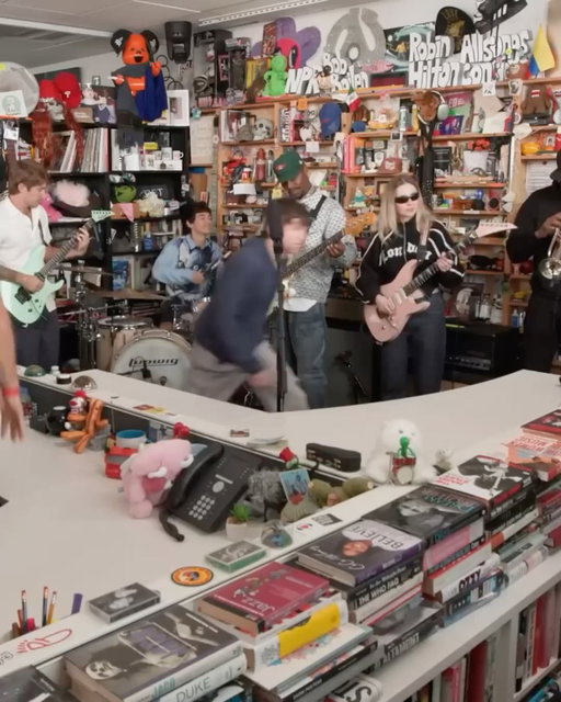 Des performances du Tiny Desk qui nous mettent dans l’ambiance de OSHEAGA 🌸

🎫 OSHEAGA.com

Some Tiny Desk performances giving us a little taste of this summer’s soundtrack ✨