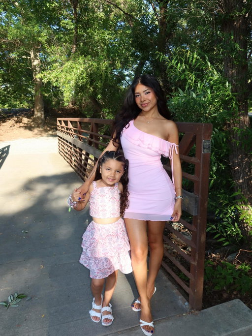 Like mother, like daughter 🌸🩷 Search and use code ‘EGMOM15’ for 15% off select @shein_us Mother’s Day deals! 
#SHEINMothersDay #SHEINsaveinstyle #Ad
