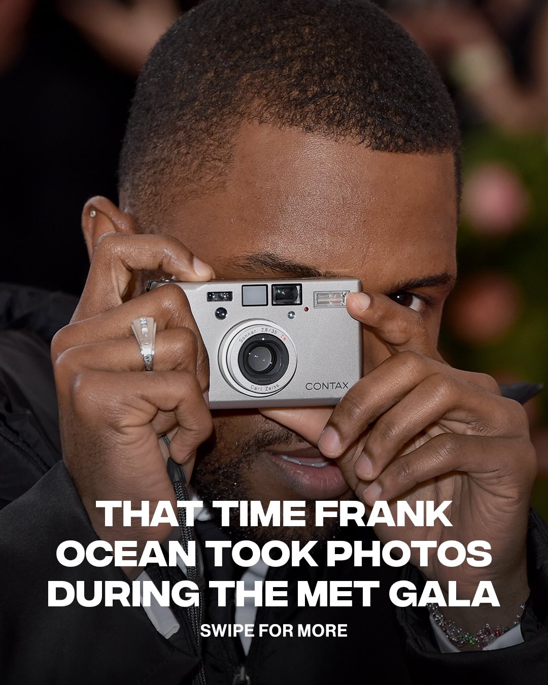 the MET Gala, photographed by Frank Ocean (2019)

At the 2019 Met Gala, Frank Ocean gave a behind-the-scenes look at the event after being selected by Vogue. He attended wearing a simple outfit with a Prada jacket and carried a film camera, taking candid photos of celebrities like Kendall Jenner, Hailey Bieber, Jeff Bezos, Lizzo, and Jared Leto.

Only four days until the Met Gala

[📸: GETTY , Frank Ocean ]