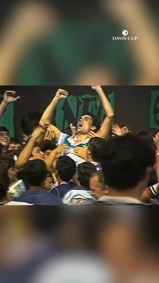 When Paraguay made history at home against France in 1985 on a wooden court 🪵

In their World Group tie, Paraguay defeated France 3–2 to reach the quarter-finals. The standout was Victor Pecci, who defeated Yannick Noah in a six-hour epic before sealing the tie against Henri Leconte 🙌