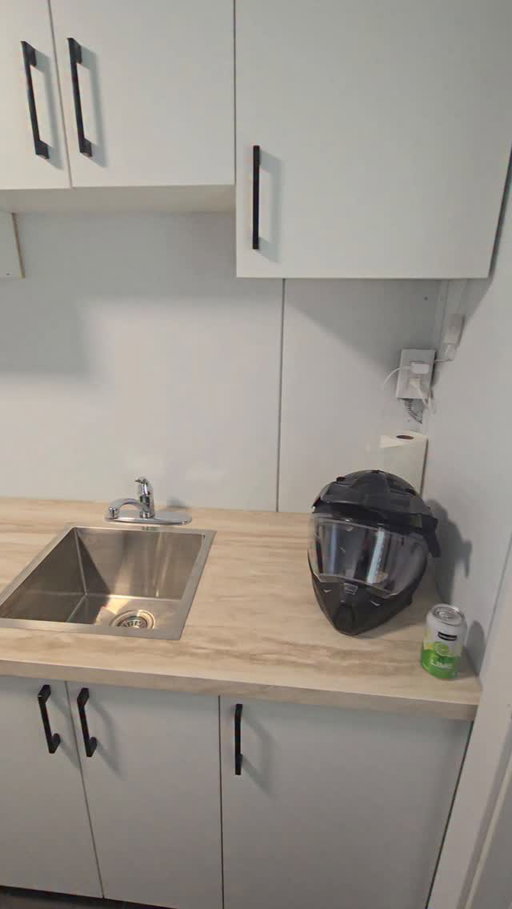 Could you live in this??

#helpthehomeless #tinyhome #tinyhouse #offgrid
