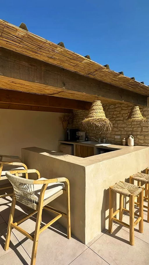 On a construit notre propre cuisine d’été 💪 Trop trop hâte d’en profiter, vivement le retour du soleil ☀️
#betoncellulaire #construction #cuisineété