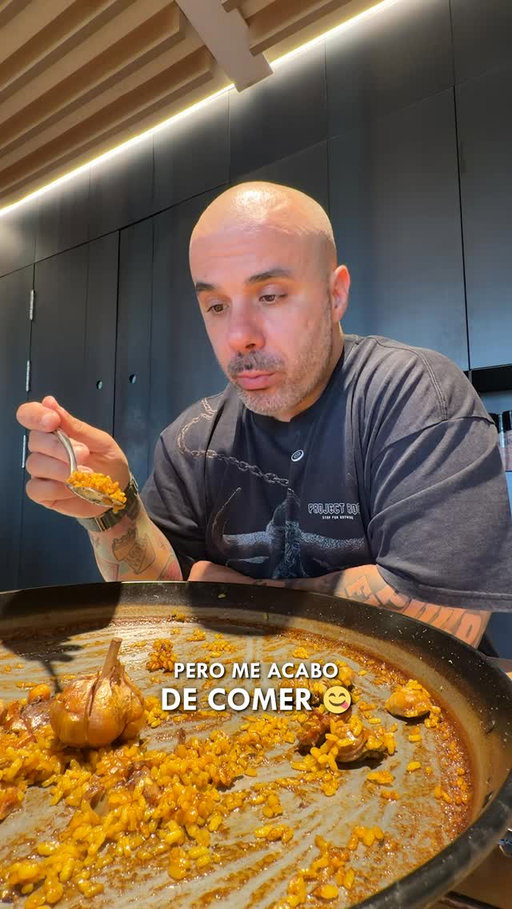 LA PAELLA PREFERIDA DE FERRAN ADRIÁ y si el lo dice algo tendrá, una paella alicantina cocinada a la brasa del Sarmiento y con sabores que recuerdan a la paella valenciana fusionada con el típico arroz al horno valenciano, a mi me pareció una maldita pasada 😍