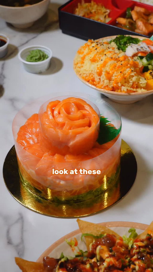 If you’re a salmon lover, this might be your next obsession… 🍣

I finally checked out Salmon HQ at The Corner Market, The Podium, and honestly, this place is redefining how we enjoy premium salmon dishes.

Let’s start with their Naked Cake — look at those beautiful layers of kani kama with ebiko, rich spicy salmon, chuka wakame, and perfectly seasoned Japanese rice. Every bite is creamy, balanced, and packed with umami. Napakasarap nito! Definitely their signature for a reason.

Their Ebi Tempura is light, crispy, and not oily—just how it should be. The Classic Maki is simple but fresh and well-executed, while the Ebi Tempura Maki adds that extra crunch and flavor.

The Spicy Salmon Poke Bowl brings a bold kick—super satisfying if you want something hearty but still fresh.

For rice meals, both the Beef Teppan Bento and Salmon Teppan Bento are sulit and filling. The beef is savory and flavorful, while the salmon is tender and cooked just right—highlighting their premium quality.

One unexpected favorite? Poke Nachos — crunchy, fun, and perfect for sharing.

To complete the experience, their Four Season Juice is refreshing, and the House Blend Iced Tea balances everything out.

Overall, the experience feels premium yet approachable—perfect whether you’re dining in or ordering for delivery.

📌 Full price list below for your reference:

💸 Price List:
• Naked Cake — ₱2,000
• Ebi Tempura (Ala Carte) — ₱480
• Classic Maki — ₱170
• Spicy Salmon Poke Bowl — ₱480
• Beef Teppan Bento — ₱290
• Salmon Teppan Bento — ₱270
• Poke Nachos — ₱300
• Four Season Juice — ₱100
• House Blend Iced Tea — ₱100

If you’re looking for your next sushi fix, this is definitely worth trying.

📍 Salmon HQ, The Corner Market, 2nd Level, The Podium Mall, Ortigas Center, Mandaluyong City
⏱️ 10:00 AM to 10:00 PM

👉 Save this for your next food trip
👉 Tag someone you want to share this with
👉 Follow for more honest food reviews

Have you tried Salmon HQ already? Let me know your favorites 👇

#foodtripbakamo #salmonhq #salmonlovers #salmon #japanesefood