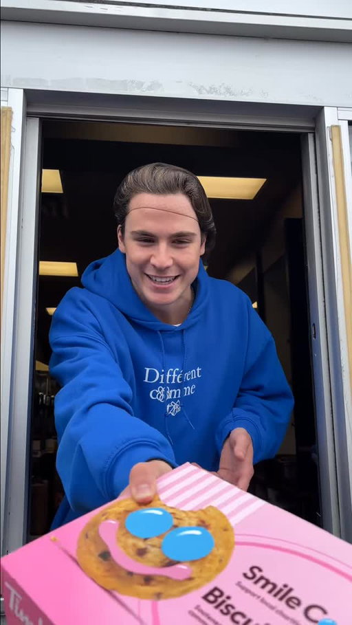 La campagne des biscuits sourire bat son plein dans cinq succursales Tim Hortons de la rive-sud de Montréal! Vous avez jusqu'au 3 mai pour vous offrir une pause sucrée au profit de la Fondation Véro & Louis! 😊🍪

🩵 180, rue Serge-Pépin à Beloeil
🩷 10, rue Brunet à Mont-St-Hilaire
🩵 741, boul. Sir-Wilfrid-Laurier à Mont-St-Hilaire
🩷 1275, rue Roberval à St-Bruno-de-Montarville
🩵 109, montée Montarville à St-Bruno-de-Montarville