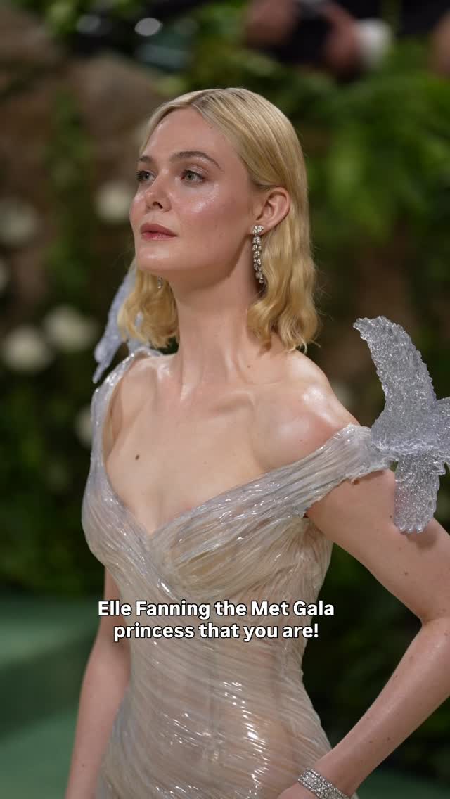 Thinking of @ellefanning’s absolute SERVE at the 2024 Met Gala heavily today. 

Videos: Getty Images
