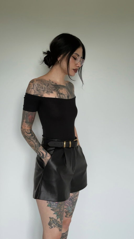 Another throwback for you because I’m still playing catch up on life 🖤

#darkaesthetic #whatiwore #styleinspo