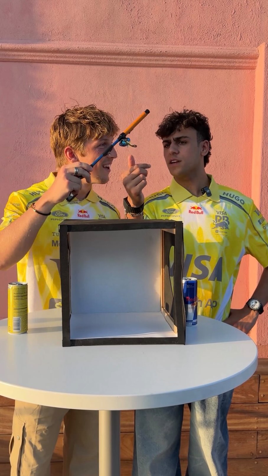 getting a good feel for what’s in Miami 😆
@visacashapprb 

📍: Miami Grand Prix 
👋: @liamlawson30 + @arvid.lindblad