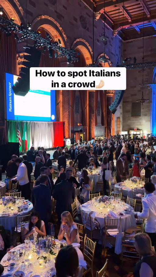 Always look for the hands🤌🏻 

#italian #comedy #handgestures #joke