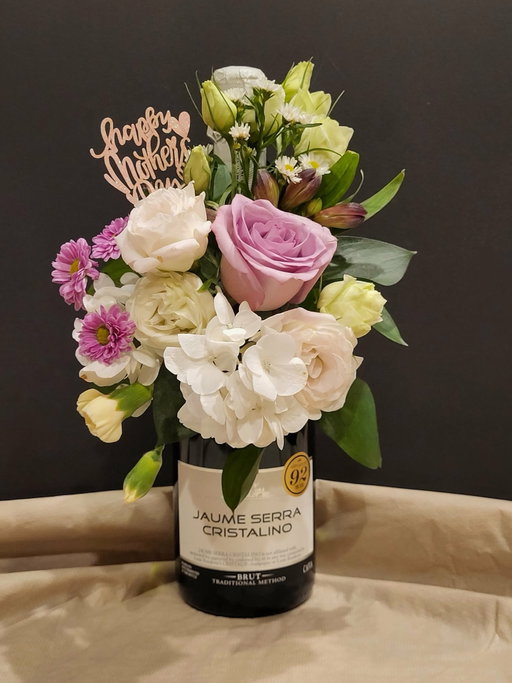Not your average Mother’s Day plans 😉🌷
Join us for Bottles & Blooms. Where you’ll sip, paint, and create your own floral arrangement 🎨🥂

🗓 May 6
📍 Toro Toro – The Worthington
💸 $85

Spots are limited. Grab your tickets before they’re gone! 

#ToroToroFW #MothersDay #BottlesAndBloom #ThingsToDo
