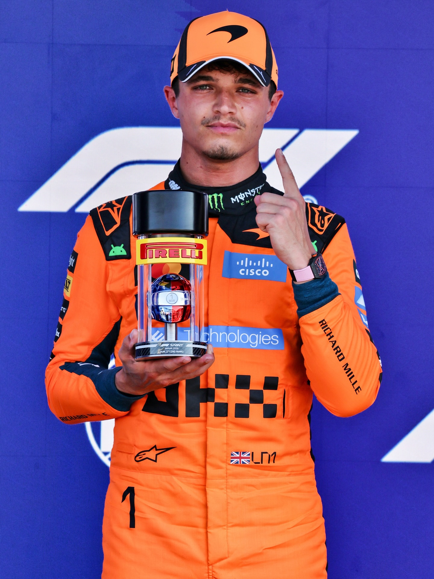 Sprint pole in Miami ☝🏼 @lando @mclarenf1