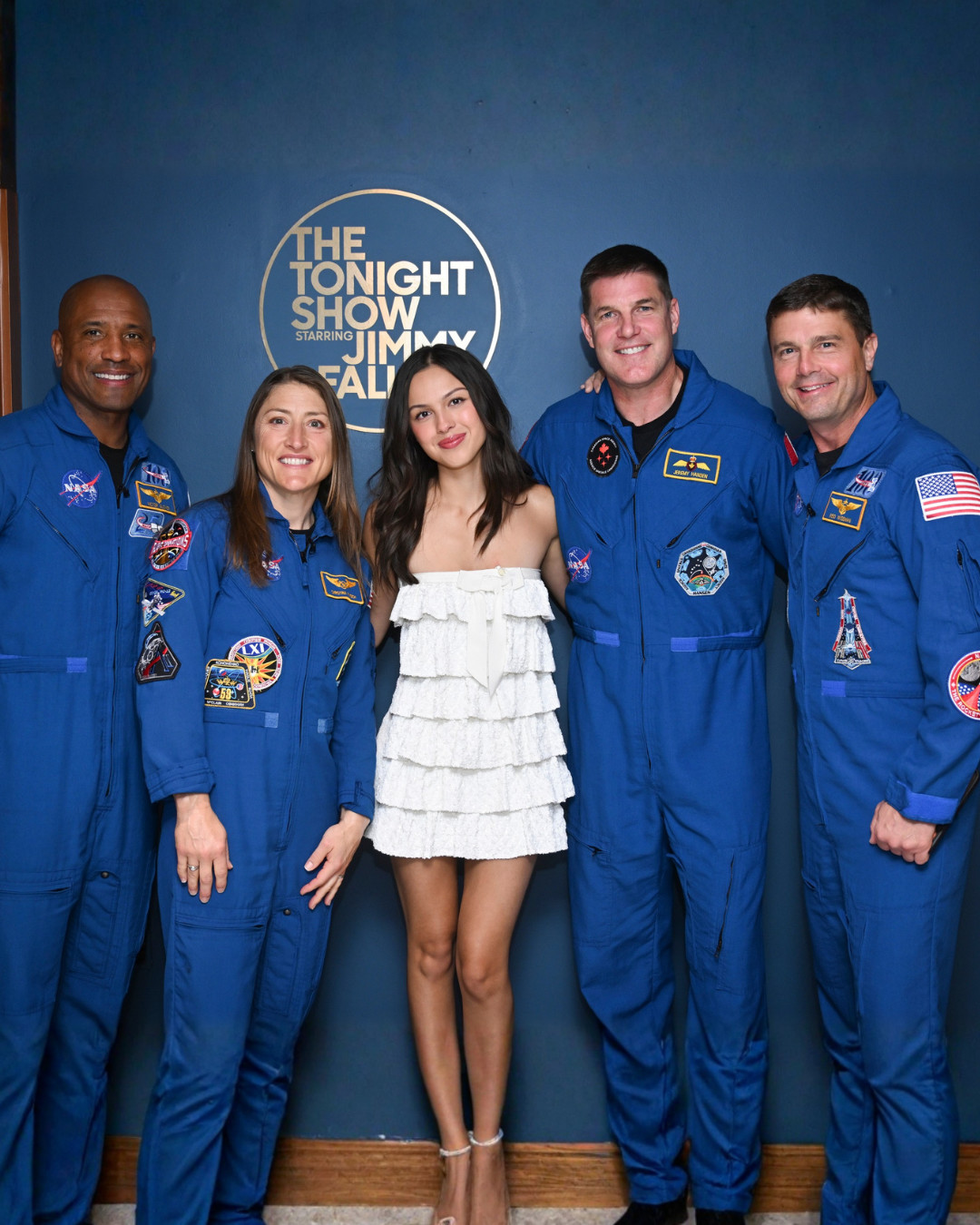 The link-up we didn’t know we needed 🚀
ㅤ
Olivia Rodrigo and the crew of Artemis II pose together backstage at The Tonight Show Starring Jimmy Fallon.
ㅤ
(📸 Getty)