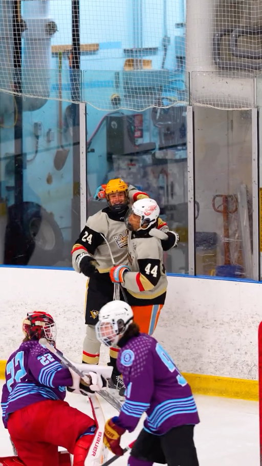 Drystan Thomas And Cam Cline Connect On A Nice Goal At WSI In Philly🏒🌎
.
.
.
.
.
.
.
#hockey #hockeylife #hockeyplayer #hockeygame #hockeytime