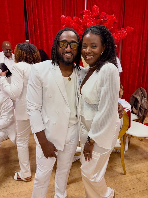 Family time in Oakland 🤍

There’s something sacred about being surrounded by the ones who know your roots. Laughter echoing, stories flowing, love felt in every moment—time slows down in the best way.