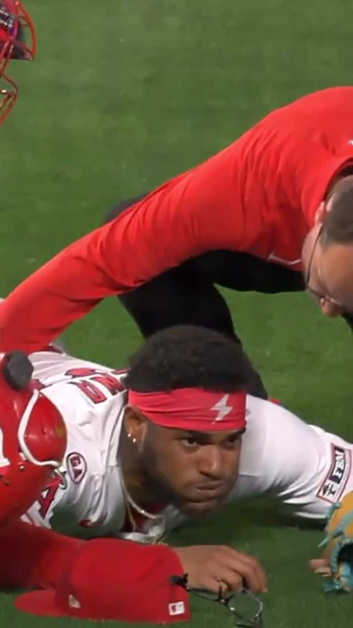Bo Bichette knocked Angels starter Walbert Ureña out of the game with a liner. Ureña tried to stay in the game, but his coaches talked to him out of it. It all went down hill from there

#mets #mlb #baseball #losangelesangels #sports