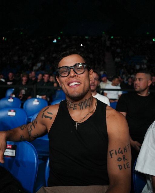 Some heavy hitters in the crowd at #UFCPerth!