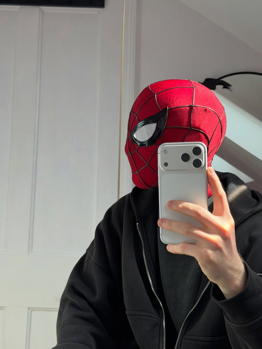 “anyone can wear the mask” thanks for choosing to wear it here with me! 40k 🥹🤟🏻

#apartmenttherapy #roominspiration #bedroomideas #spidey #ledlights 

@joyydesign4 @spidermanmovie @spiderman @sonypicturesuk @sonypictures @playstationuk @playstationuk @nintendouk @marvel @marvel_uk
