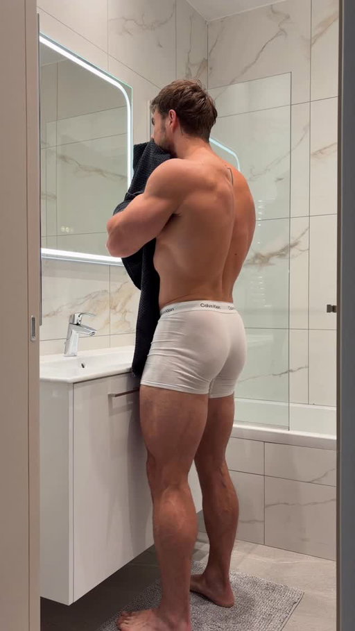 Gym closet can’t be big enough 🤝

The @gymshark X @cbum collection is dropping on Thursday 7th of May - 8pm CEST - code RICHARD10 🦈
