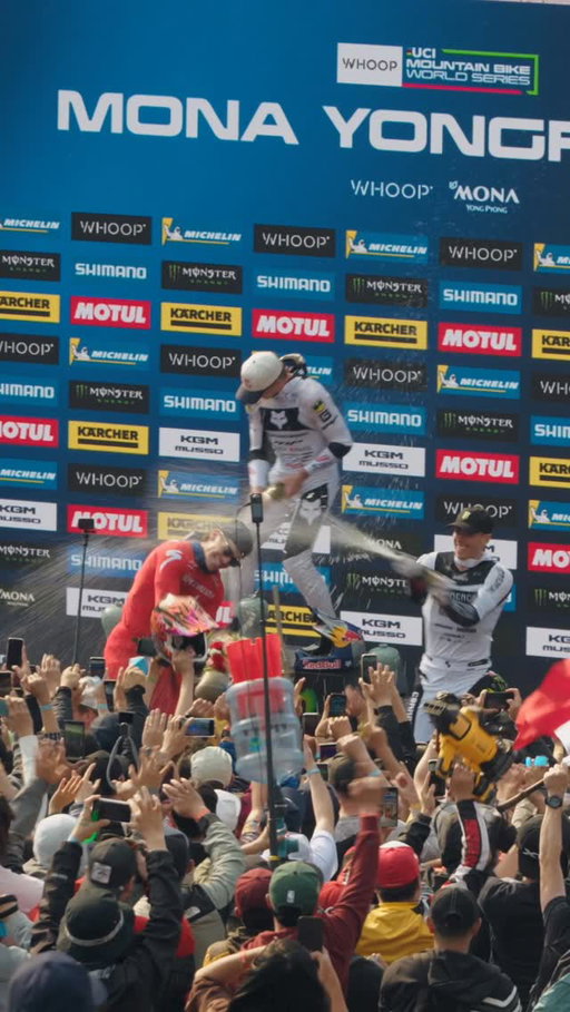 HOLY SHIT!!! Won my first elite World Cup! 
No words, just unbelievably stoked! 

🎥: @sleeper.co 

@redbull @redbullbike 
@foxmtb @ridefoxbike 
@trpcycling @envecomposites 
@burgtec @conti_mtb 
@frameworksracing