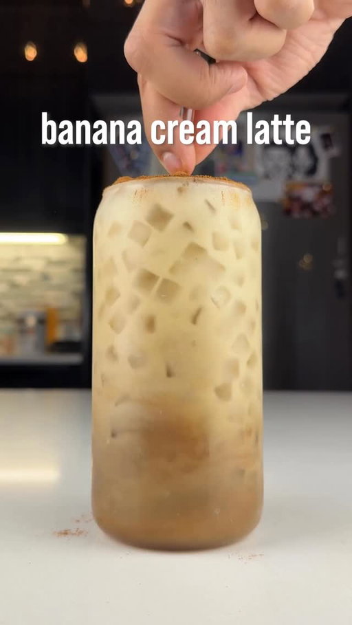 The best homemade Banana Cream Latte in 10 minutes! Easy, healthy and so delicious!👇🏽🔥
-
• 1 ripe banana
• 1 cup any milk
• 1/4 tsp salt
• 1 tbsp any sweetener (we use brown sugar stevia)
optional: 1 tsp vanilla extract
• 2 oz espresso or coffee (we mix @transparentlabs protein coffee with 2oz water for 20g protein!)
-
Serve with glass full of ice, top it off with cinnamon and enjoy!
-
#recipe #homemade #latte #proteincoffee #drink