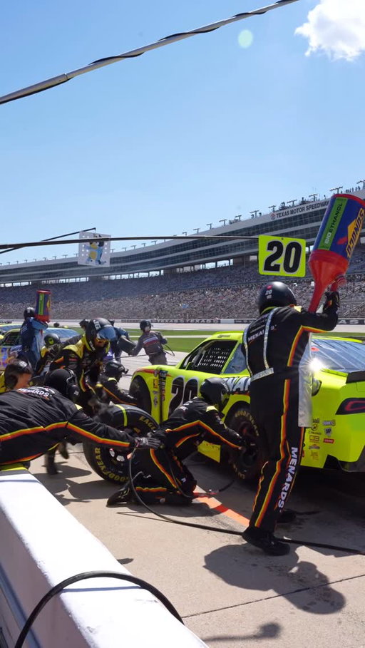 Stage break pit stop with @brandonjonesrac & that 20 Team 💪