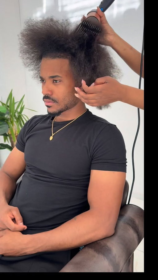 4 cornrows with a small design !

  Blow dryer by @valera.swiss 

#fy#goviral#furdich#switzerland#cornrowstyles