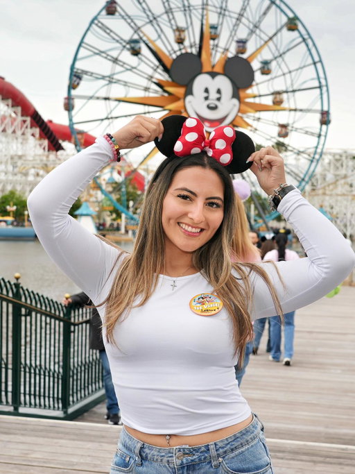 the happiest photo dump on earth ✨💕🏰🫧🫶🏼 

@disneyland , i love you

#disneyland #californiaadventure #california #disney