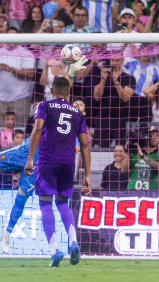 Massive saves from Max 🧤