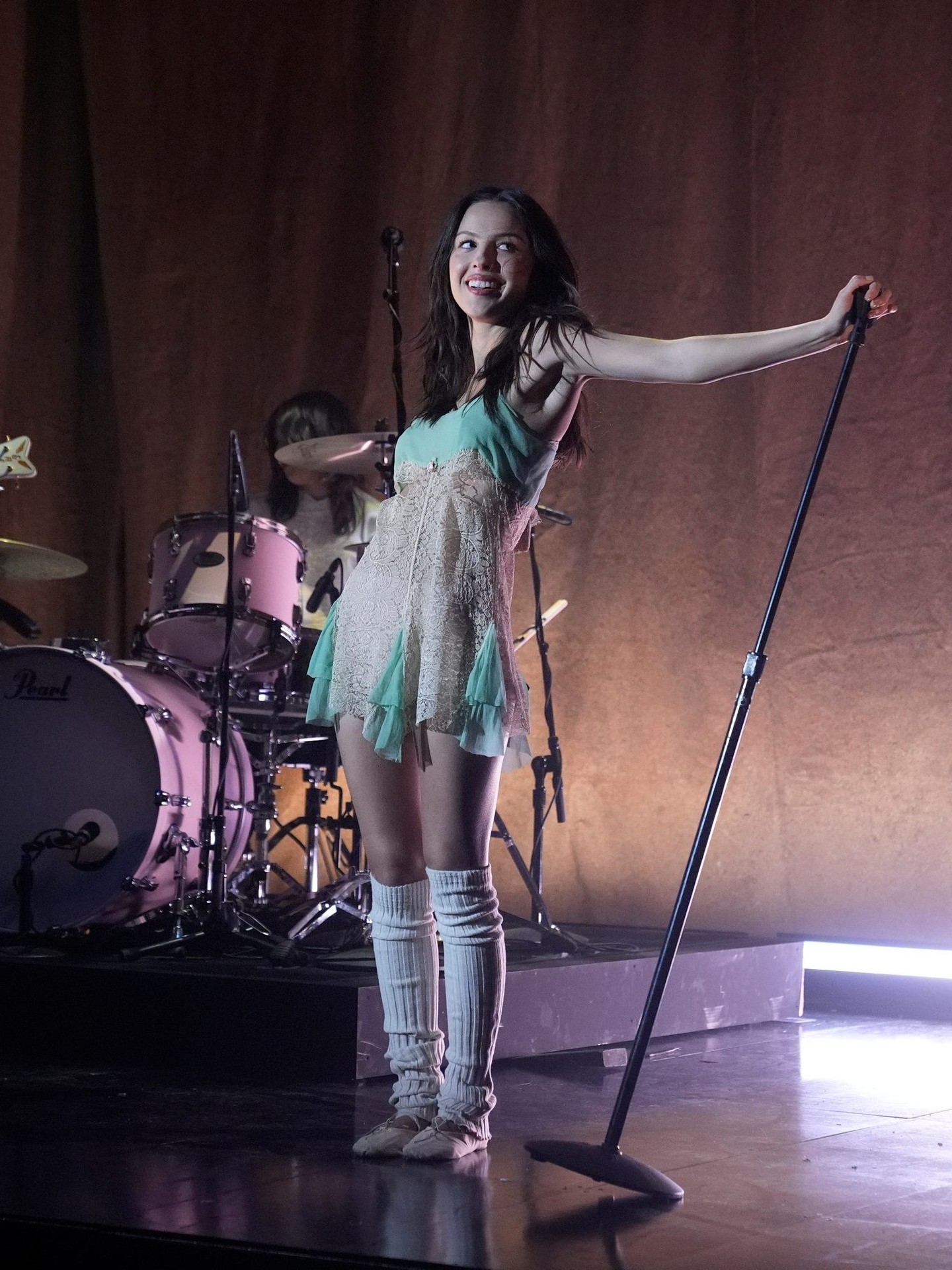 Olivia Rodrigo on 'SNL' is so deeply important to me. 🩷

Photos: Getty