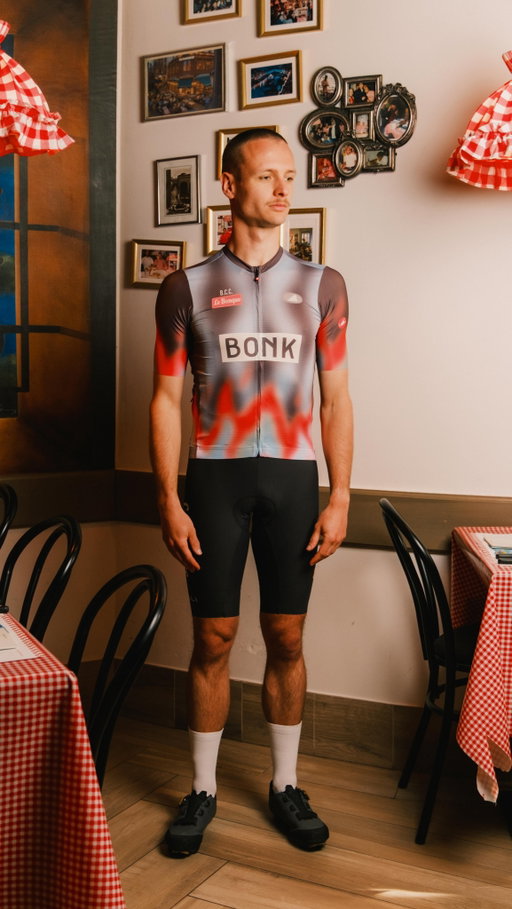 Another random day in my creative life. The new @bonkcc x @castelli.benelux cycling kit is fiiiire 🔥

@willemarcassin @astridheggerick @leenvanhees
