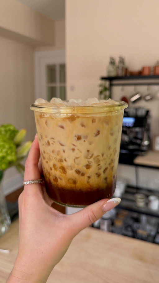 Salted Brown Sugar Vanilla Shaken Espresso ☕️🤍

Bringing back uno de mis favoritos - if you’ve been here a while ya saben that I’ve been making this recipe for about two years, y honestly I will never get tired of it. Simple ingredients, pero incredibly delicious 

For this latte you’ll need:
• 1 tbsp brow sugar 
• 1 tsp vanilla bean paste 
• pinch of salt 

#brownsugarshakenespresso #shakenespresso #coffeeathome #homecafe #coffeerecipes